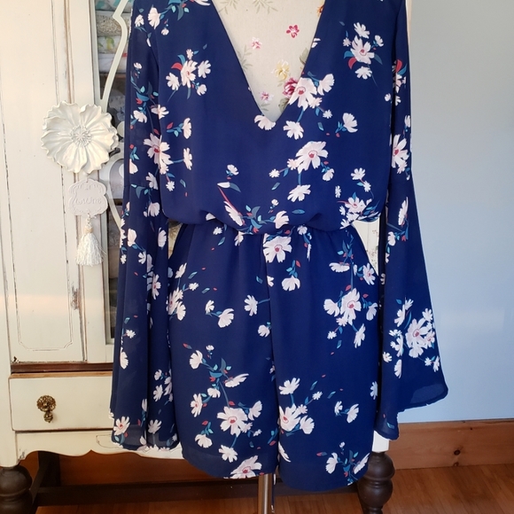 Guessโ Romper - Picture 2 of 12